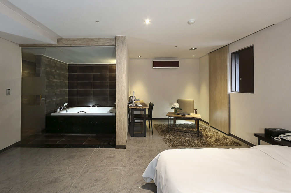 Khách sạn Imt 3*