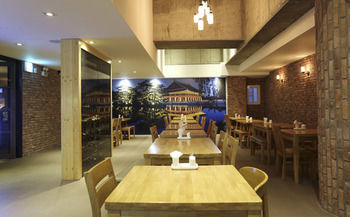 Imt Khách sạn